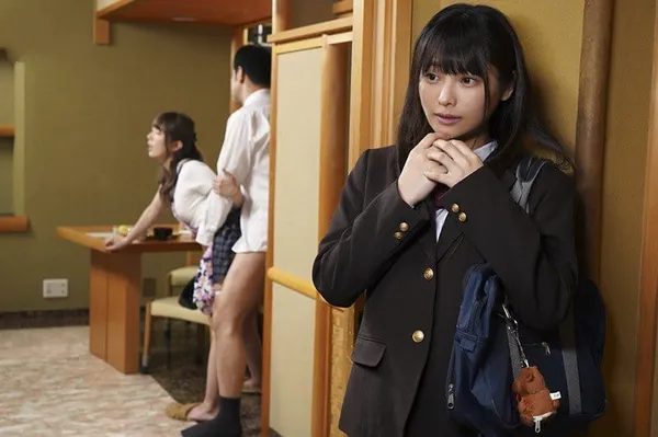 phim sex gái cấp 2 Con gái riêng thấy thèm khi nhìn trộm bố dượng nện mẹ